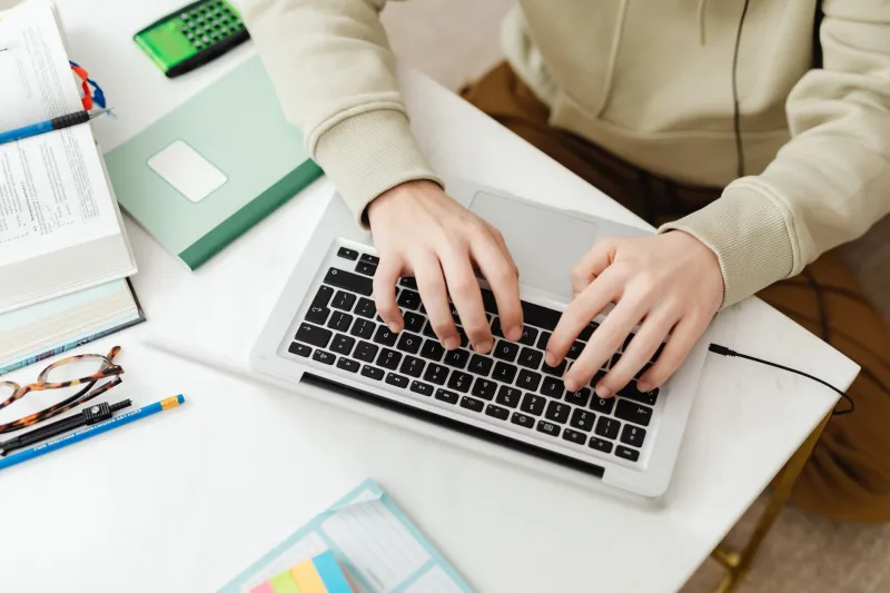 From Casual Buyer to Cannabis Expert: Why Online Shoppers Are Out-Knowing the Pros